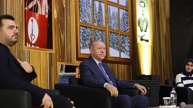 Cumhurbaşkanı Erdoğan Erzurum'da gençlerle buluştu