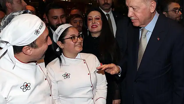 Cumhurbaşkanı Erdoğan'dan kafeye ziyaret gençlerle bir araya geldi