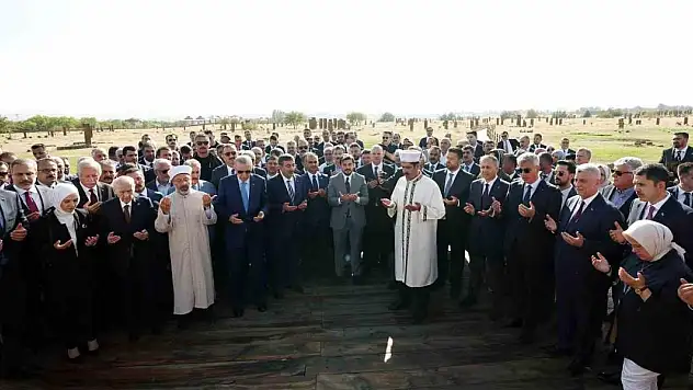 Cumhurbaşkanı Erdoğan'dan Selçuklu Mezarlığı ziyareti