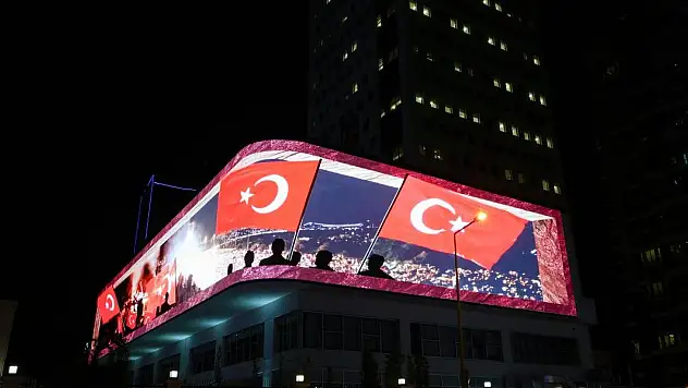 Cumhurbaşkanı Erdoğan'ın, 15 Temmuz mesajı, Başkanlığımız dijital gösterim ekranında yayınlandı