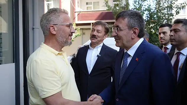 Cumhurbaşkanı Yardımcısı Yılmaz, Esnafı Ziyaret Etti