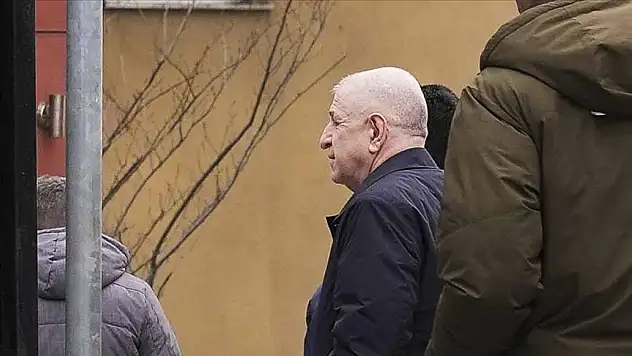 Cumhurbaşkanına hakaret suçundan gözaltına alınan Özdağ adliyede
