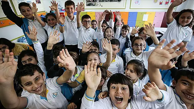 Cumhurbaşkanlığı Kurulu Üyesi Akça'dan Ara Tatil Açıklaması