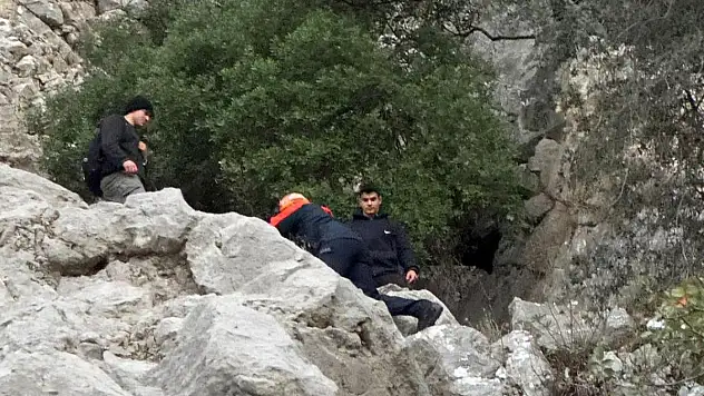 Dağlık alanda mahsur kalan 2 kişi kurtarıldı