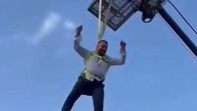 Damadı vince taktılar, altında göbek attılar!