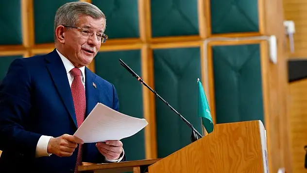 Davutoğlu: Diploma savaşlarının yapılıyor olması büyük rezalettir