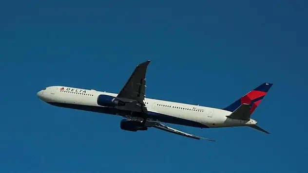 Delta uçağında şiddetli türbülans: 25 kişi hastaneye kaldırıldı