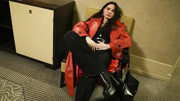 Demet Özdemir 'Eşref Rüya' için bir albüm kadar şarkı okudu
