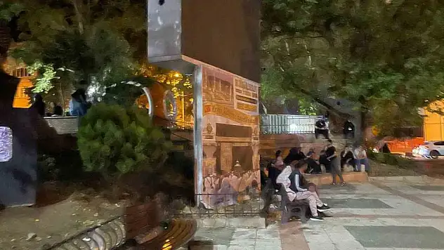 Deprem korkusuyla geceyi sokakta geçirdiler