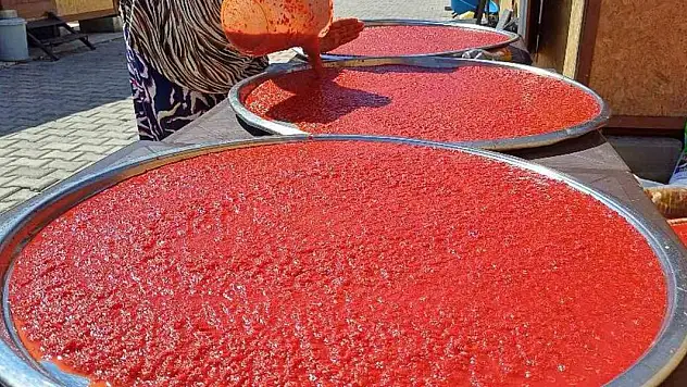 Depremzede kadınların kurutmalık ve salça telaşı başladı