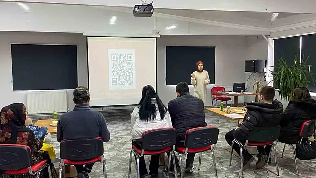 Devlet desteğiyle evlenecek çiftlere eğitim verildi