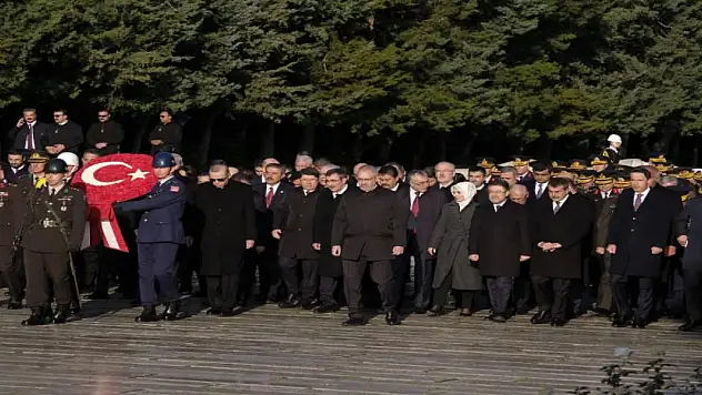 Devlet erkanı Ata'nın huzurunda