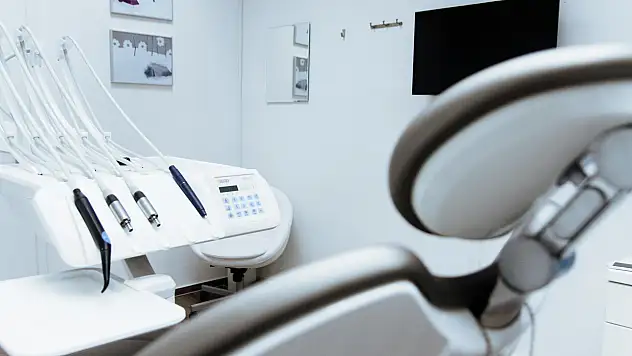 Diş Kliniğinde Kullanılan Temel Cihazlar