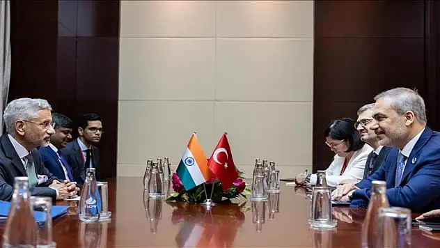 Dışişleri Bakanı Fidan, Laos'ta ikili temaslarda bulundu