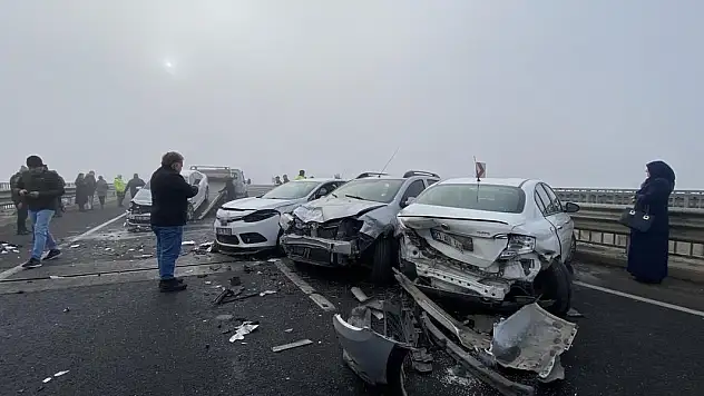 Diyarbakır'da 13 aracın karıştığı kazada 9 kişi yaralandı