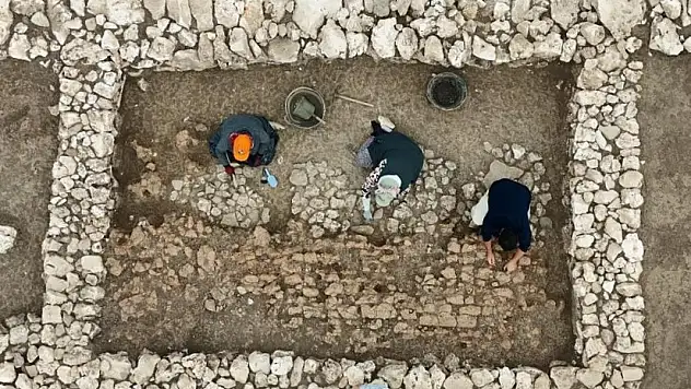 Diyarbakır'da 5 bin yıl önce depremin yıktığı yapının enkazı ortaya çıkartıldı