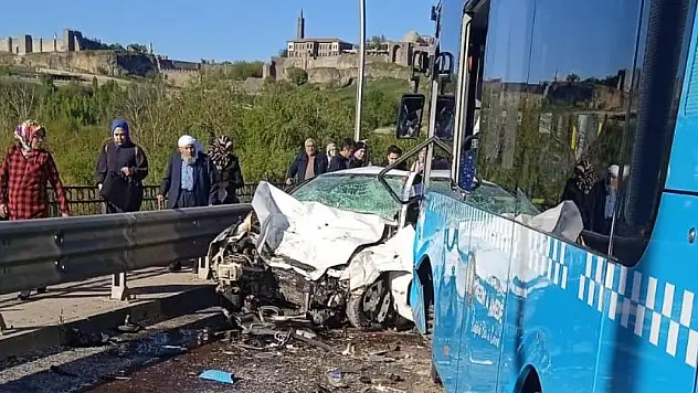 Diyarbakır'da otobüsle otomobil çarpıştı: 1 ölü, 4 yaralı