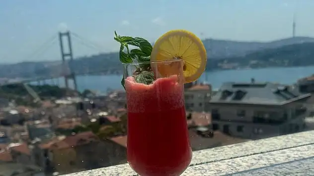 Diyetisyenden 'yaza özel serinleten sağlıklı smoothie' tarifleri