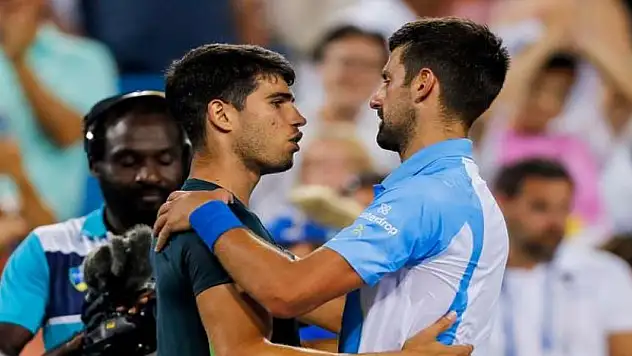 Djokovic ve Alcaraz Wimbledon'da şampiyonluk için korta çıkıyor