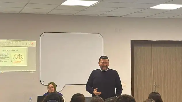 Doç. Dr. Tiryaki, 'Dijital okuryazarlık bir tercih değil, bir gerekliliktir'