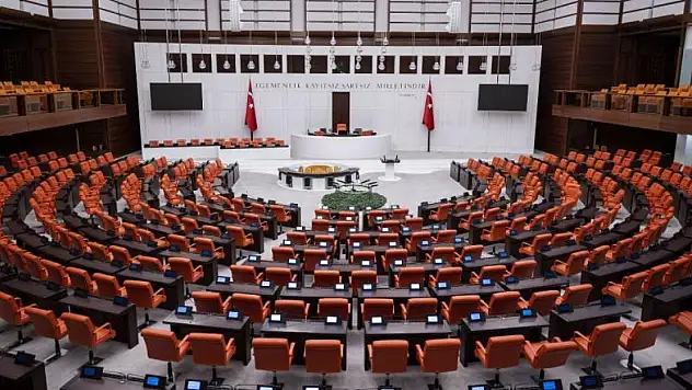 Doğum izni ve sosyal medya düzenlemelerinde yeni adımlar belirlendi