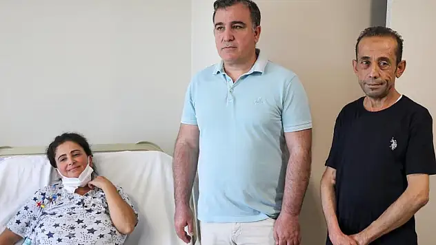 Doktorları, 2'şer kez böbrek nakli olan çifti 'mucize' diye tanımladı