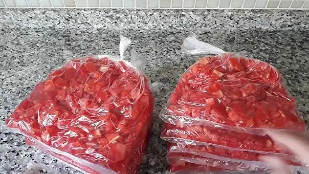 Domatesin çok daha hızlı soyulmasını sağlayan yöntem! Tekniği her  aşçı biliyor