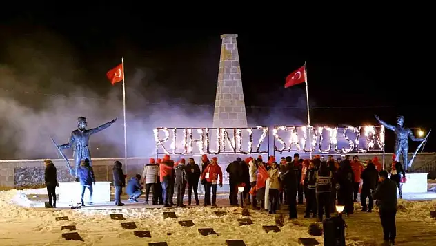 Dondurucu havada, Sarıkamış Şehitleri için yürüdüler
