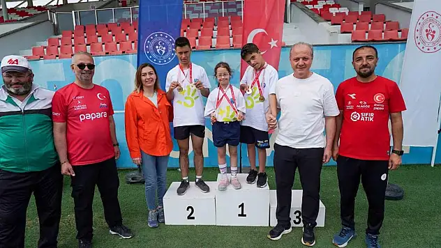 DOSD Meram Spor Kulübüne Madalya Yağmuru