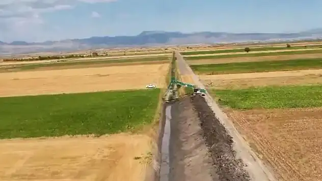 DSİ Konya'da Kanalları Temizledi