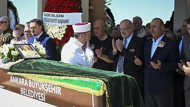 Duayen spiker Gülden Özel son yolculuğuna uğurlandı