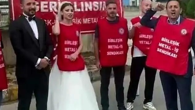 Düğün Günü İşten Atıldı! Gelinliğiyle fabrika önünde eylem yaptı