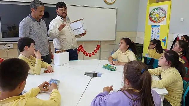 Dünya Arı Günü'nde öğrenciler arıların dünyasını yakından inceledi!