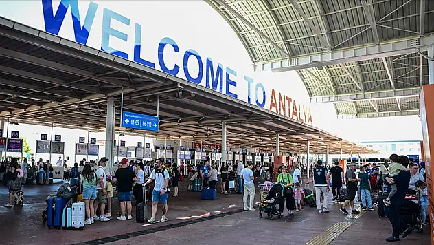 Dünyanın gözdesi şehre turistler akın etti!