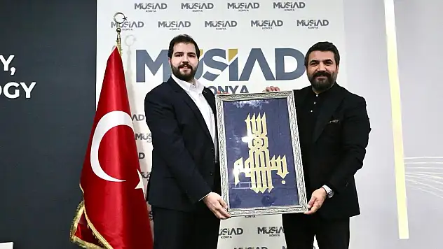 Dünyanın Konuştuğu Ödüllü Türk, Konya'da Gençlerle Bir araya Geldi