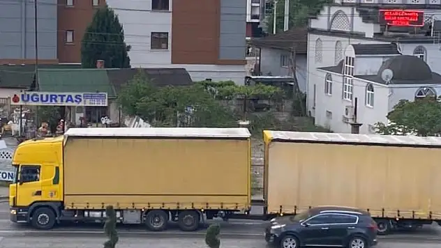 Durdurulan tırda 10 düzensiz göçmen yakalandı: 2 gözaltı