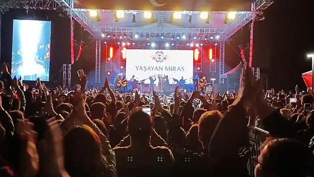 Edirne'de konser veren Kıraç, Güllü'yü andı