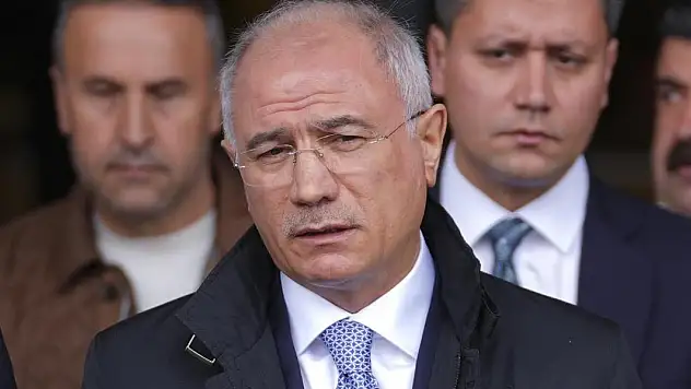Efkan Ala'dan Sırrı Süreyya Önder'in tedavi gördüğü hastaneye ziyaret