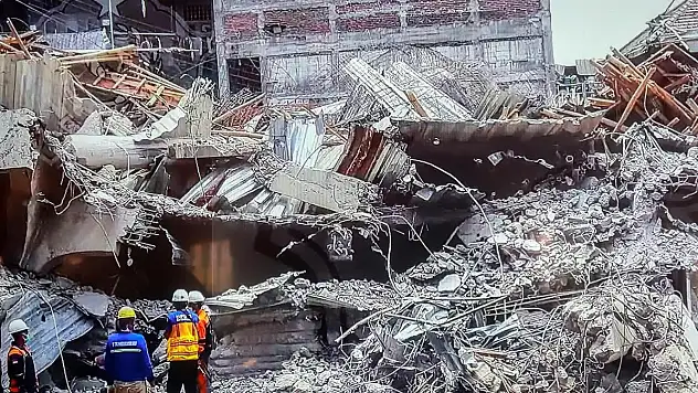Eğitim Yuvası Enkaz Yığınına Döndü: 37 Öğrenci Öldü!