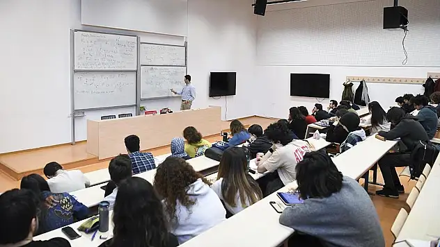 Eğitime 5 yılda 4,5 trilyon lira harcandı