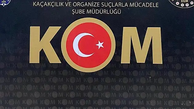 Ehliyet sınavında düzenekle kopya çekti