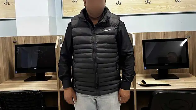 Ehliyet sınavında kopya düzeneğiyle yakalandı