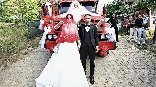 Ekmek teknesini gelin arabası yaptı!