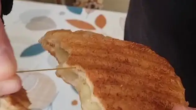 Ekmekten paket lastiği çıktı