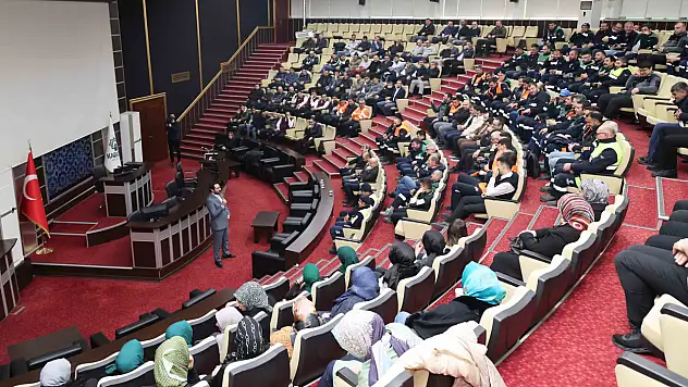 Ekran bağımlılığına karşı Karatay kalkanı! Belediye personeli bilinçlendirildi