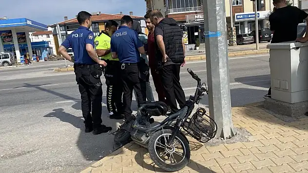 Elektrikli bisiklet ile otomobil çarpıştı: 1 yaralı