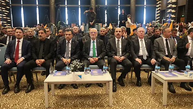 Elitaş'tan Meclis'teki yemin krizine sert tepki: Demokrasiyi askıya aldılar!