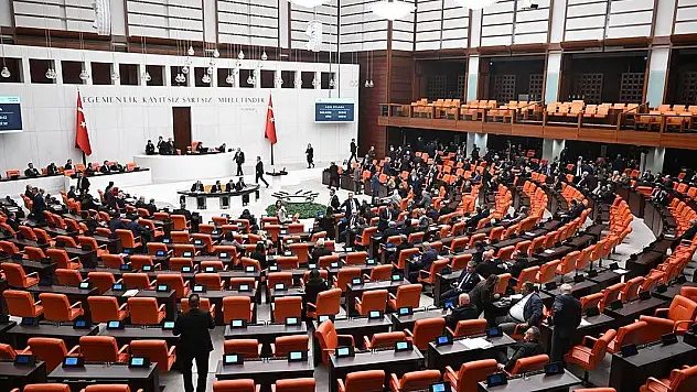 Emekli bayram ikramiyesinin 4 bin liraya çıkarılmasına ilişkin yasa teklifi meclise geliyor