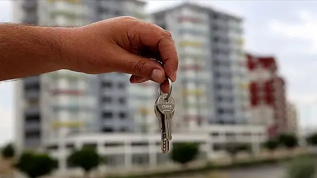 Emeklilere faizsiz ev mi satılacak? Şartlar neler? Merakla beklenen teklifin detayları açıklandı!