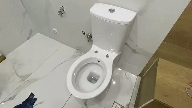 En kolay temizlik yöntemi: Klozete bundan dökün klozette tek bir leke kalmayacak